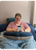Reseña de Hollie — Terciopelo Azul marino y Beige
